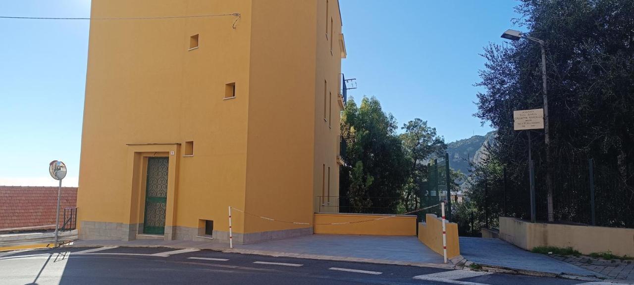 Casa Di Claude Con Posto Auto Apartment ฟีนาเลลีกูเร ภายนอก รูปภาพ