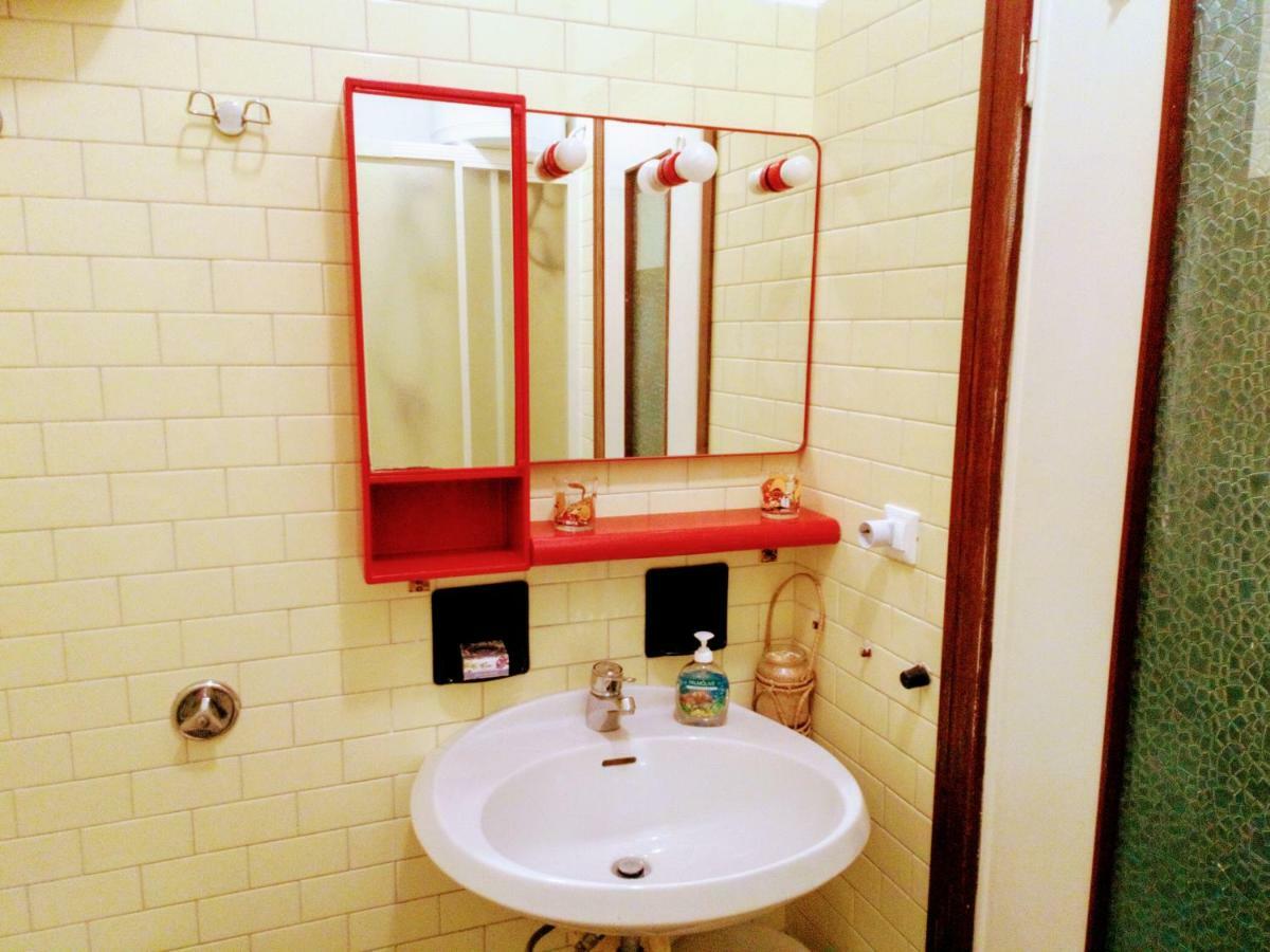 Casa Di Claude Con Posto Auto Apartment ฟีนาเลลีกูเร ภายนอก รูปภาพ